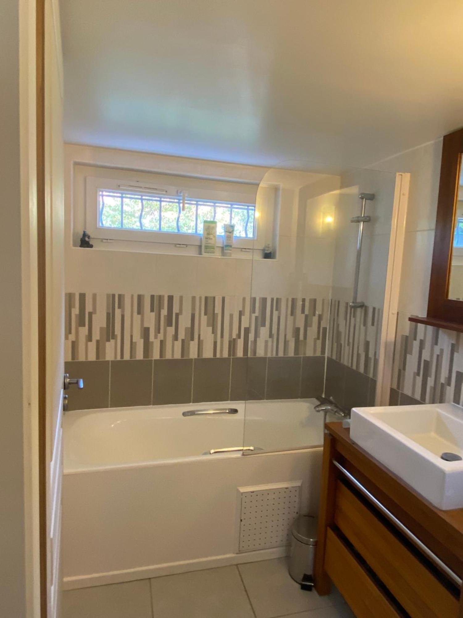 Chambre En Duplex, Entree Autonome, Sdb Privative Taverny Luaran gambar